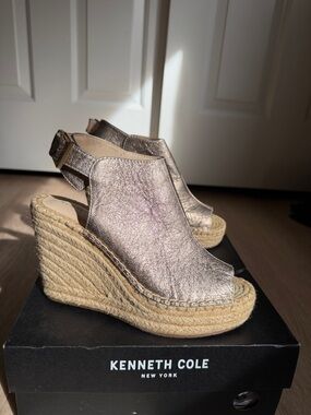 Kenneth Cole Champagne Open-Toe Espadrille Wedges